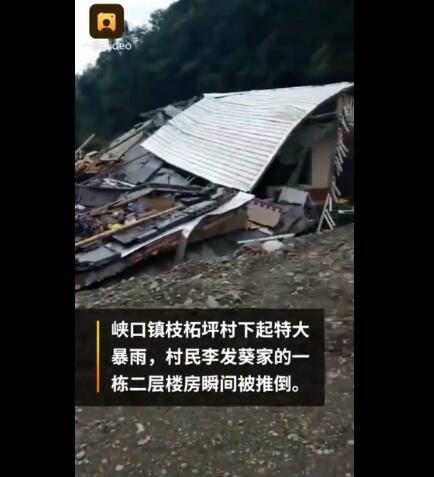 湖北村民50萬建的新房被洪水沖倒，一家人居無定所(圖2)