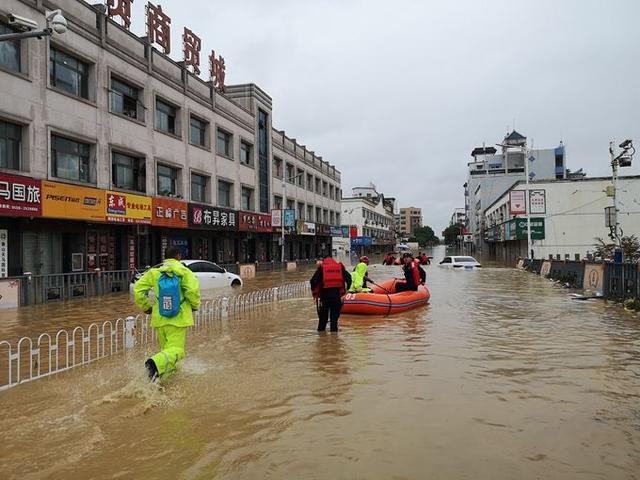 警惕！中國(guó)氣象局連發(fā)三個(gè)預(yù)警，多地有大暴雨(圖1)