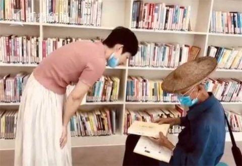 圖書館閉館日為84歲老農(nóng)一人開(kāi)放