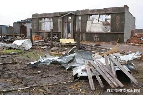 綏化突遭龍卷風(fēng)襲擊，房蓋在天上飛！村民：我70歲沒見過(guò)這事(圖5)