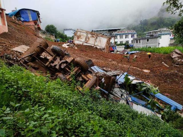 云南臨滄木場鄉(xiāng)突發(fā)山體滑坡5人失聯(lián) 已安全疏散61戶農戶(圖3)