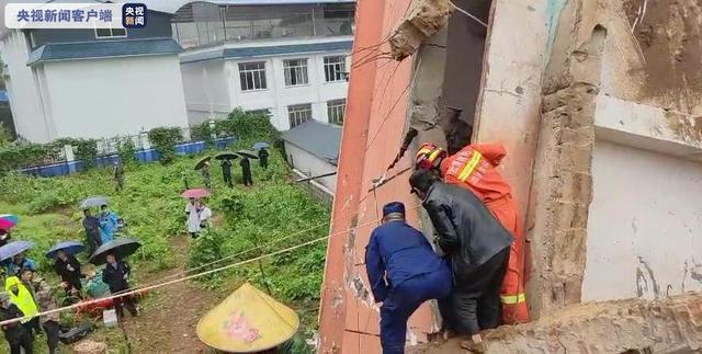 云南臨滄木場鄉(xiāng)突發(fā)山體滑坡5人失聯(lián) 已安全疏散61戶農戶(圖2)